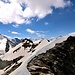 Hier führt ein kleines Band um den Schnee