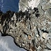 Das Band neben dem Schnee, sieht schmaler aus als es ist