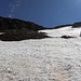 Der Herr steigt lieber den 50° steilen Schneehang ab während ich die Felsinsel links benutzte.