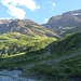 Blick vom Parkplatz Vincendières zum 2000 m höheren Gipfel