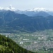 vorne bei Pt. 2085 (alte Bergstation der Standseilbahn) haben wir einen fantastischen Tiefblick ins Rhone-Tal