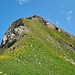 <b>Eccomi alla cresta a circa 2605 m di quota. Mi bastano ulteriori 17 minuti per risalire la ripida dorsale.</b>