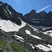 Der Pfad vom Lac Blanc zum Clacier de Freydane führt rechts unter der Moräne entlang.