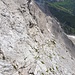 Unter dem Gipfel quert die Südroute kurzzeitig etwas ausgesetzt durch steiles Gelände. Für T4 nicht ganz ohne. Notfalls könnte man sogar an Bohrhaken sichern.