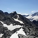 Beim Aufstieg zur Dreieckspitze geht der Blick hinüber zum Kleinen Rotstein, rechts im Bild ist der Hochgall.