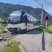 Die Stadler-Zahnrad-GTW ABeh 2/6 kommen für die Direktzüge Lenk – Gstaad, die mehrmals am Tag verkehren, zum Einsatz. Diese Fahrzeuge sind ansonsten auf dem Netz der MVR (Transports Montreux–Vevey–Riviera) zu Hause und auf dieser Adhäsionsstrecke im Grunde fehlplatziert. Der reguläre Betrieb Zweisimmen – Lenk wird mit den vier MOB-Be 4/4 5001–5004 von 1976/1979 (umgebaut 2006) abgewickelt.