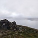 Am Gipfel mit einer Wolkenlücke