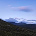 Der grosse Gipfel hat eine Wolkenkappe