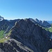 Blick zum Südlichen Schafgafall, der im Gegensatz zum nördlichen mittlerweile gut besucht wird. Zwar ist die Route nicht markiert, aber ein Holzwegweiser "Schafgafall" am Weg zur Lünerkrinne weist seit einiger Zeit den Weg. Die erstklassige Aussicht am Gipfel hat sich auch im Internet herumgesprochen.