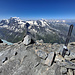 Gipfelpanorama von Le Pleureur nach SW und W: über dem Lac de Mauvoisin nochmals der die 4-zackige Krone des Grand Combin, links im Hintergrund La Grivola, und in Bildmitte hinter dem Combin de Corbassière und dem Petit Combin das Massif du Mont Blanc