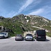 Start am kostenlosen Parkplatz. Links oben sieht man den Gipfel vom Sidelhorn.