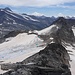 Blick zurück zur aperen Gletscherquerung. Rechts im Bild unterhalb der Granatspitze befindet sich der Abstiegsweg.