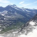 Der Großglockner liegt hoch über dem Kalser Dorfertal.