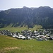 Wieder in Lech, mittig die Rüfikopfbahn