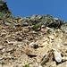 Il canale detritico e franoso da salire per la bocchetta del Sasso Bianco