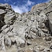 Nach einmal 20m etwas ums Eck Abseilen, klettert man in dieser Rinne ab. Solider II.-Grat, aber nicht besonders ausgesetzt