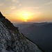 Sonnenuntergang am oberen Ende der Rinne, durch die es noch ca. 15 bis 20 min abwärts geht zum markierten Wanderweg