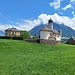 die Pfarrkirche von Seelisberg mit dem Fronalpstock im Hintergrund