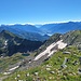 vom Gipfel aus sieht man einen Zipfel vom Comersee (Sicht ins Valtellina)