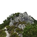 Felskopf im Aufstieg zum Katzenkopf<br />Mittig führt der Pfad/Steig durch