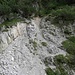 Eine weitere Erosionsrinne kann rechts am Fels mit I/UIAA umgangen werden