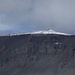 Der verschneite Gipfelkrater am nächsten Tag.
