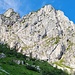 Noch viel Grün im Kar, Westseite in der Sonne