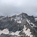 Während der Mittagspause auf dem Piz Laviner lichtete sich ab und zu der Nebel.