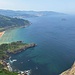 Blick runter zum Strand von Laga, hinten die Orte Mundaka und Bermeo