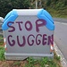 Fasnachtsgegner? Nein, überall gibt es Banner u.ä. gegen Expansionspläne des Guggenheim-Museums im Urdaibai