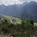 Panorama sul vallone del torrente Buthier durante la discesa. 