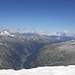 Noch ein Tiefblick ins Krimmler Tal, im Vordergrund die Wechte am Gipfel der Westlichen Simonyspitze.