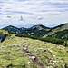 ... -Gipfeln und -Gupfen. In der Kammverlängerung geht's nun zum Mathias-Kogel (links) sowie zum Hochleckenkogel (rechter Bildrand). Alles tiptop ausgeschildert und ausgetreten. 