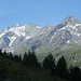 ...an der gegenüberliegenden Talseite leuchten die Pigne de la Lé, der Grand Cornier und dahinter mit der Dent Blanche der erste Viertausender in der Morgensonne...