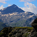 Aussicht im Zoom vom Ausgangspunkt aufs Fanellhorn (3123,6m). Rechts ist das Wissgrätli (2866m).