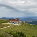 Unterwegs am Snilovské sedlo - Gleich ist wieder die Bergstation der Seilbahn erreicht. Da aber ein Unwettter heranzieht, stellt diese den Betrieb ein. Zu Fuß geht's also weiter ins Tal Vrátna dolina (Vrátna-Tal) bzw. in dessen Fortsetzung Stará dolina (Altes Tal).