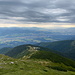 Chleb - Ausblick am Gipfel ins Tal des Flusses Váh (Waag). Vorn ist die Chata pod Chlebom zu erkennen.