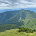 Veľký Kriváň - Ausblick am Gipfel, u. a. zum ("Kleinen") Malý Kriváň (1.667 m).