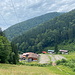 Im Abstieg ins Tal Vrátna dolina - Gleich ist die Bergstation der Seilbahn wieder erreicht. Dort befindet sich auch die Chata Vrátna.