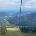 Unterwegs zu Veľký Kriváň und Chleb - Rückblick während der Bergfahrt mit der Seilbahn ins Tal Vrátna dolina (Vrátna-Tal) und in dessen südliche Fortsetzung Stará dolina (Altes Tal).