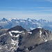 Über den Barrhörner liegen die Großen Berner Alpen, sogar der Aletschgletscher ist zu erkennen...