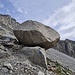 <b>Dei bolli blu indicano il percorso, che passa fra enormi macigni, prima di affrontare il “muro” del Gerenpass E, caratterizzato da ghiaioni, terriccio e fondo incoerente, franoso. </b>
