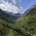dentro l'ampia vallata, di fronte la Cima di Aquila
