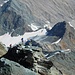 Tiefblick nach Südosten zur Adlersruhe (Erzherzog Johann Hütte) und zum Kleinglockner<br />
