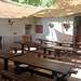Il bel cortile interno del rifugio.