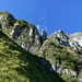 Im Bereich unterhal der Schösteren. Hier könnte auch deutlich weiter rechts rum hochgestiegen werden. Ich nehme die Grasrinne, welche zur Schösteren zeigt