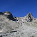 Hier verliessen wir den Bergweg und stiegen nicht in der Mitte der beiden Berge auf....