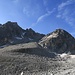 ....sondern hier links die steile Geröllhalde, so umgingen wir die steilen Schneefelder rechts