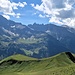 Vorne Blick zum anschliessenden Abstieg zur Gamperdun Mittler Stafel