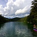 An dieser Stelle ist der 4,8 ha große und 26 Meter tiefe Untersee durch eine nur 50 Meter breite und gerade mal einen halben Meter tiefe Engstelle vom Hauptteil des Sees (der Weitsee genannt wird und 172 ha bedeckt), fast völlig abgetrennt. 